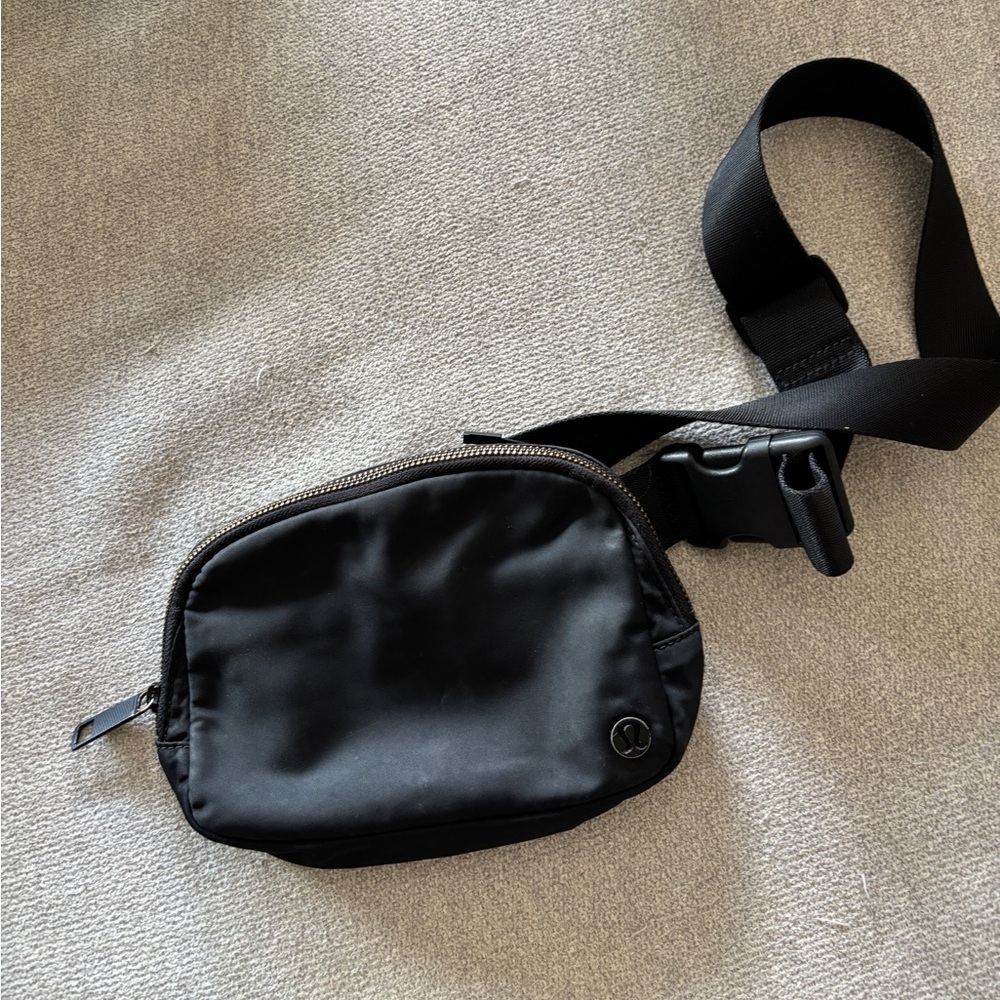 Lulu lemon everywhere belt bag